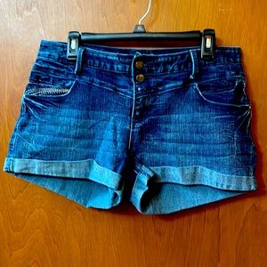 Ariya jean shorts. Size 15/16.
